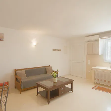 Spilia Mykonos アグラリ