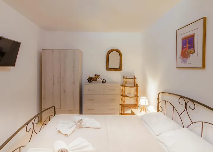 Ξενοδοχείο με διαμερίσματα Spilia Mykonos 4*